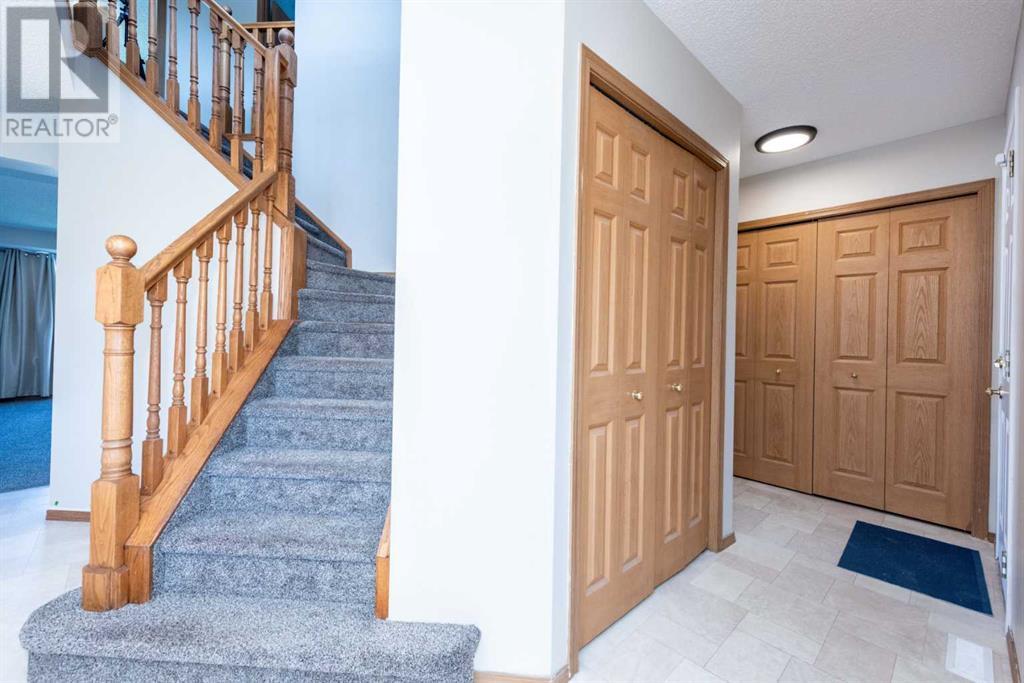 Property at 184 Bridlewood Road SW image 4