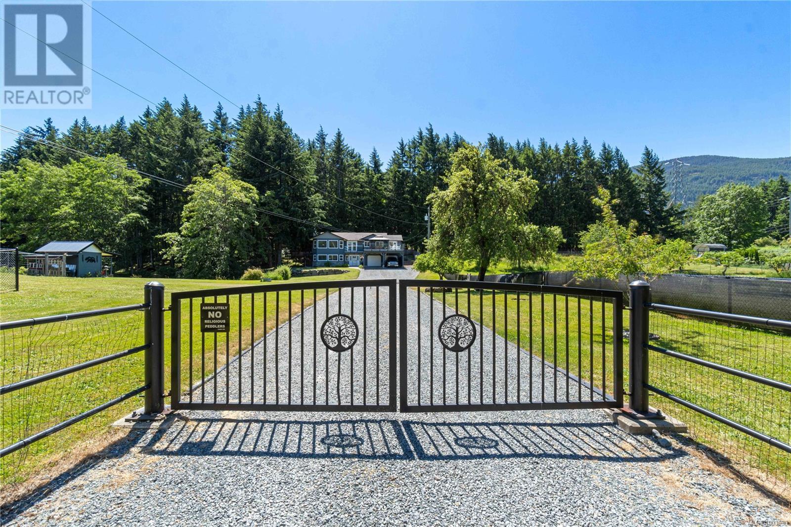 2701 Jingle Pot Rd, Nanaimo, British Columbia  V9R 6W5 - Photo 2 - 1003096