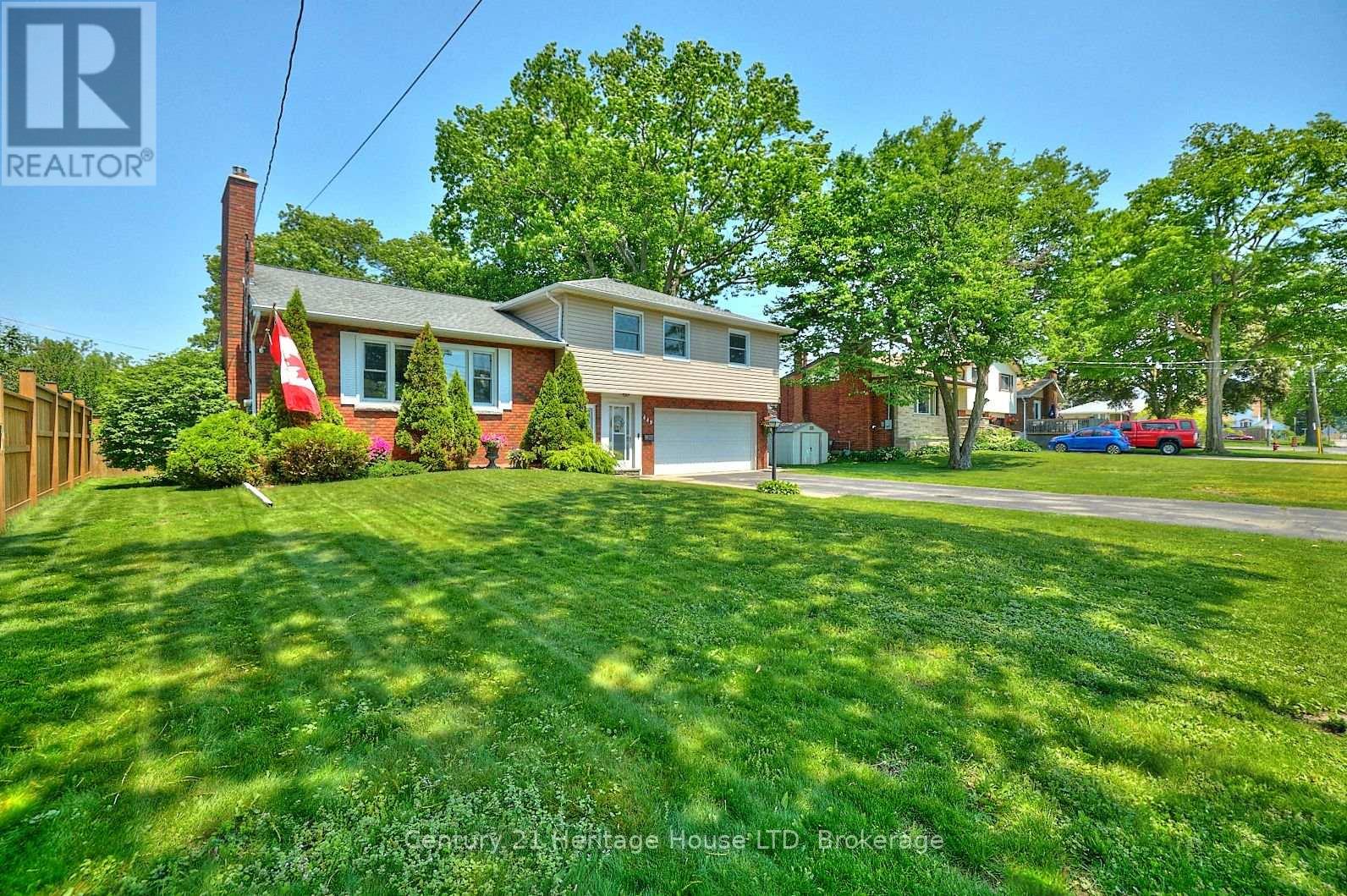 449 Stanley Street, Port Colborne, Ontario  L3K 3A7 - Photo 4 - X12204094