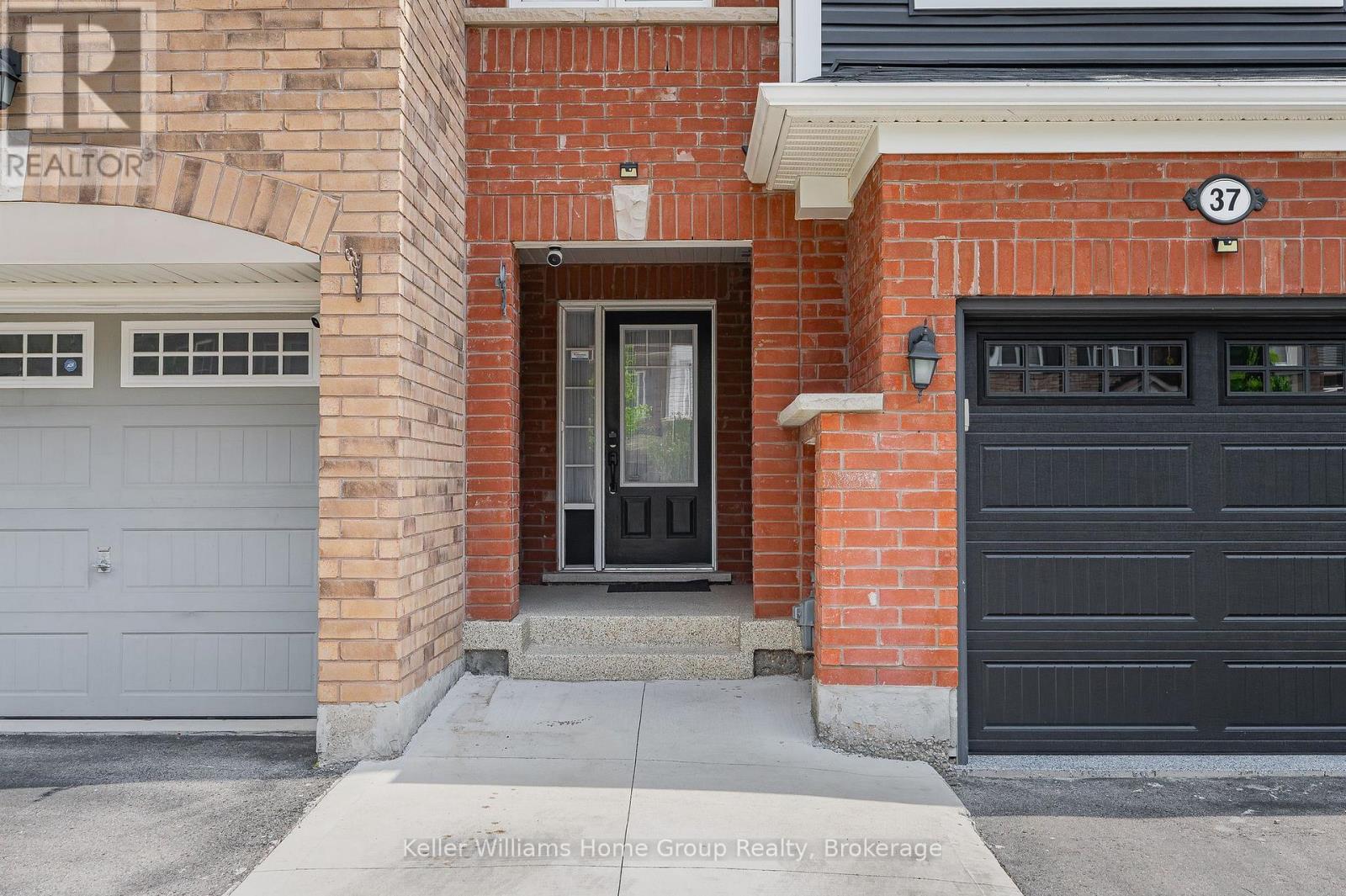 37 Vanhorne Close, Brampton, Ontario L7A 0X8 - Photo 2 - W12213053