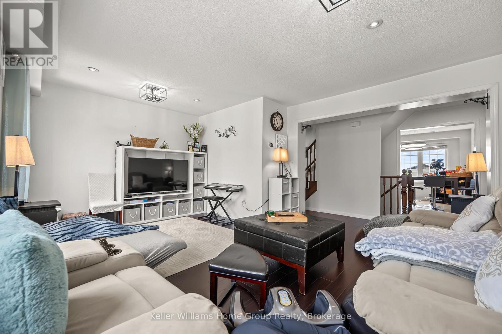 37 Vanhorne Close, Brampton, Ontario L7A 0X8 - Photo 11 - W12213053