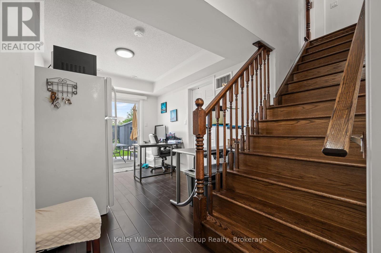 37 Vanhorne Close, Brampton, Ontario L7A 0X8 - Photo 5 - W12213053