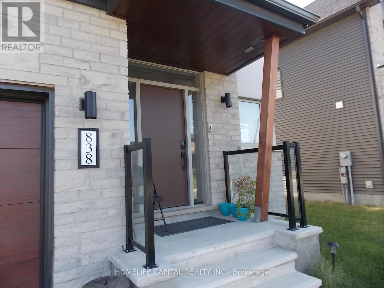 838 Crossgate Street, Ottawa, Ontario  K2C 3H2 - Photo 2 - X12213490