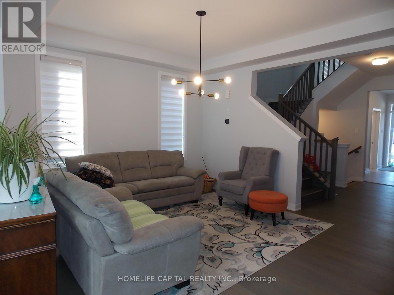 838 Crossgate Street, Ottawa, Ontario  K2C 3H2 - Photo 4 - X12213490