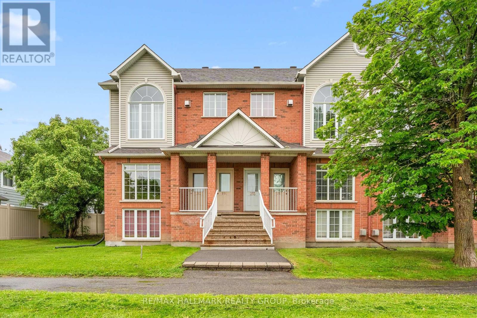 251 FORESTGLADE CRESCENT, Ottawa, Ontario