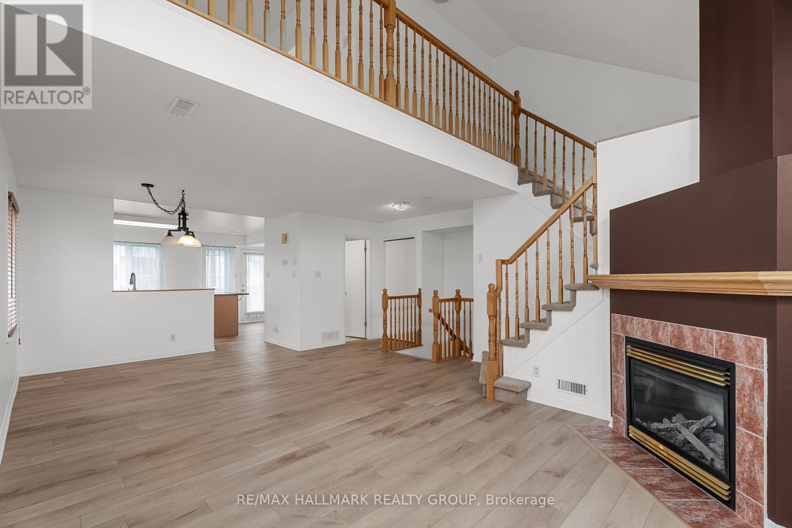 251 Forestglade Crescent, Ottawa, Ontario  K1G 6N7 - Photo 8 - X12213614