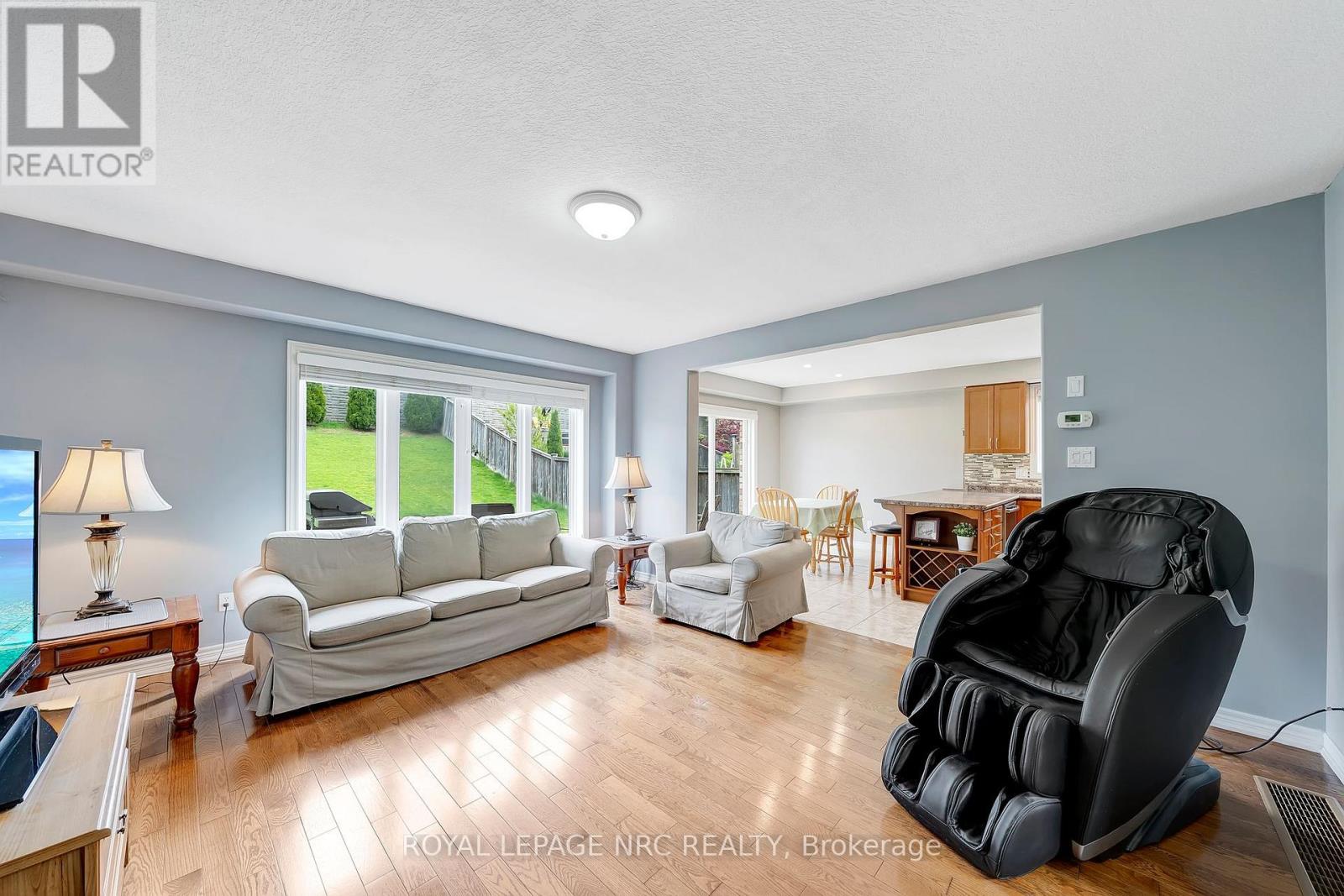 Property at 33 PLUM TREE LANE image 4