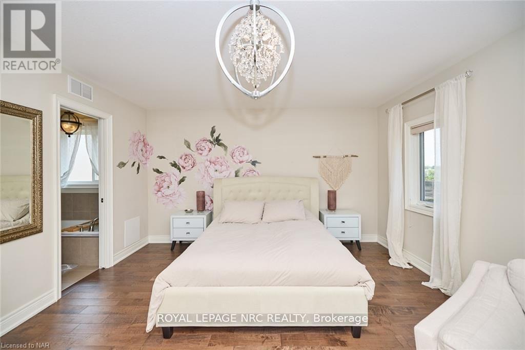 115 Tuliptree Road, Thorold (Confederation Heights), Ontario  L2V 0A5 - Photo 14 - X12213750