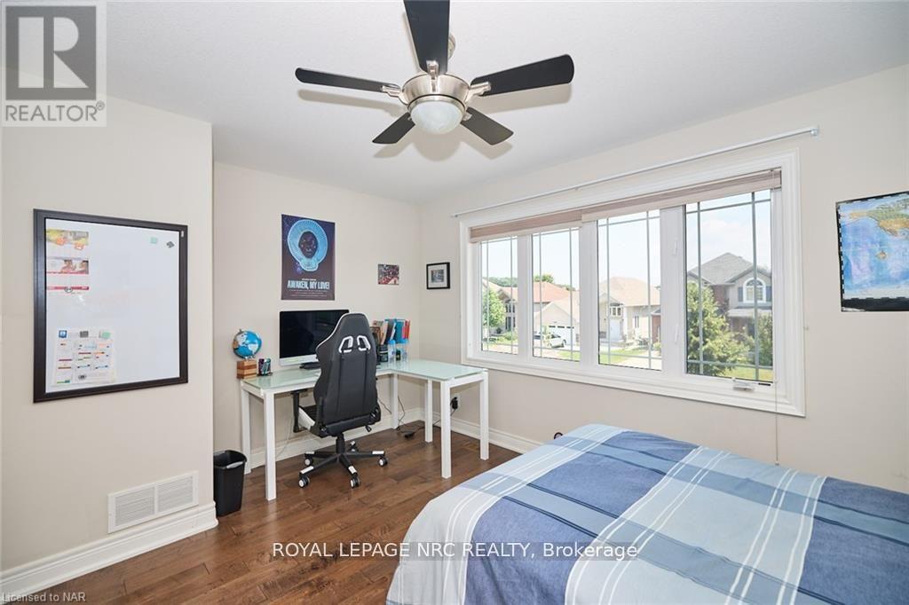 115 Tuliptree Road, Thorold (Confederation Heights), Ontario  L2V 0A5 - Photo 21 - X12213750