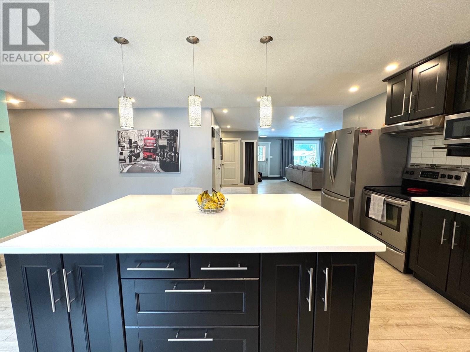 2075 Parker Drive, Merritt, British Columbia  V1K 1J2 - Photo 5 - 10351707