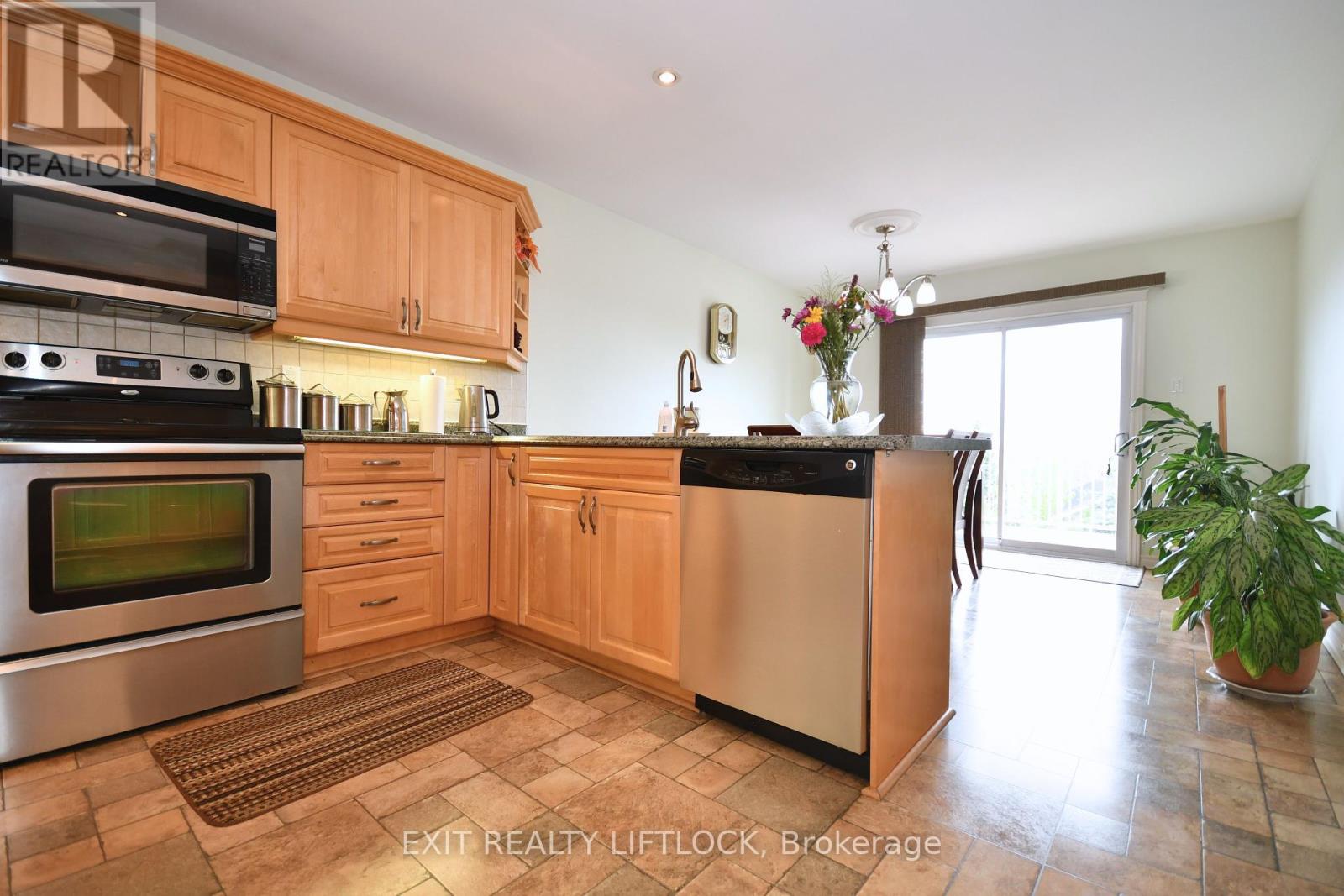 1724 Glenforest Boulevard, Peterborough West, Ontario  K9K 2P5 - Photo 6 - X12213625
