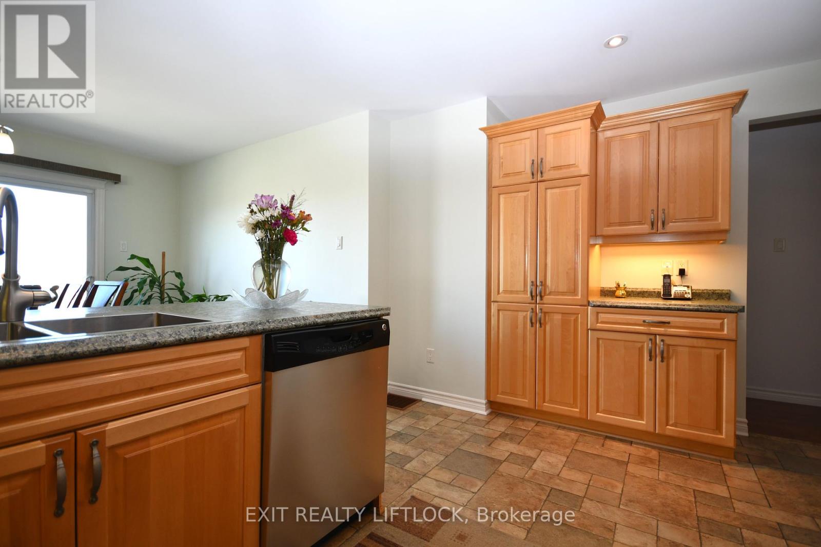 1724 Glenforest Boulevard, Peterborough West, Ontario  K9K 2P5 - Photo 7 - X12213625