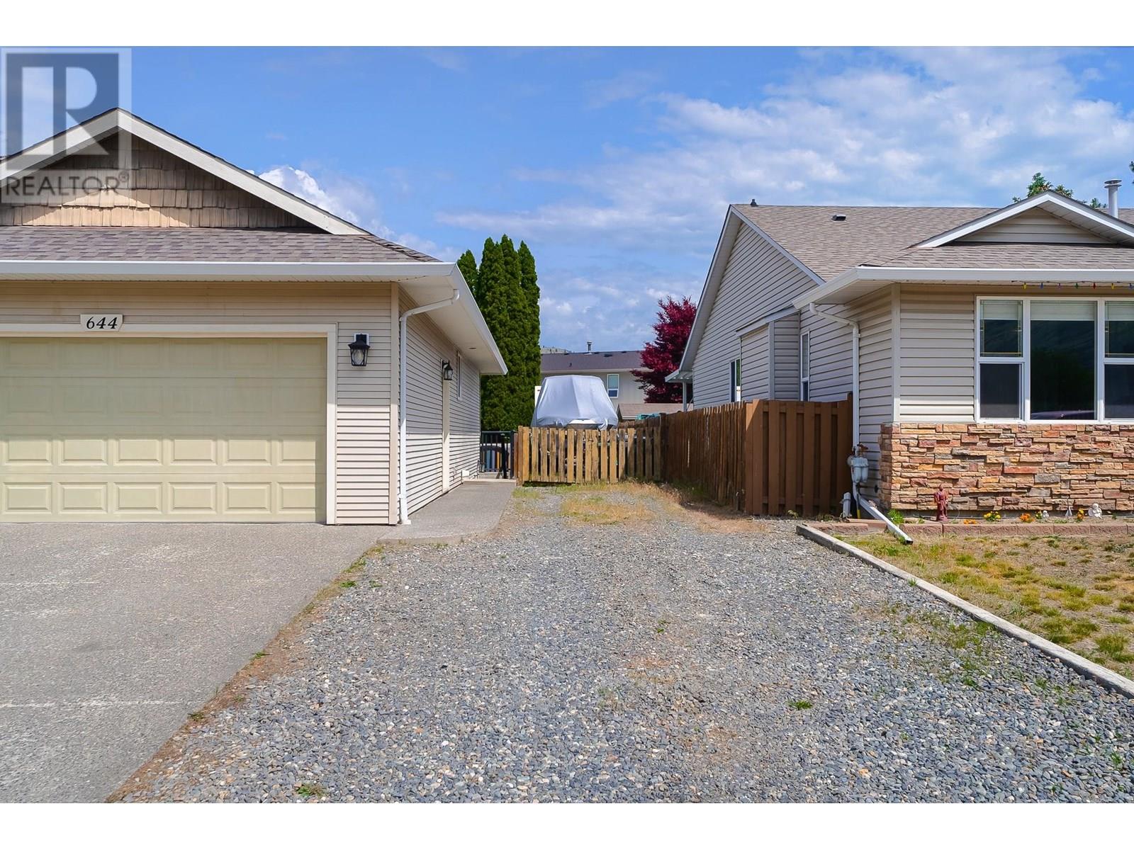 644 Cooper Place, Kamloops, British Columbia  V2B 8R7 - Photo 3 - 10350710