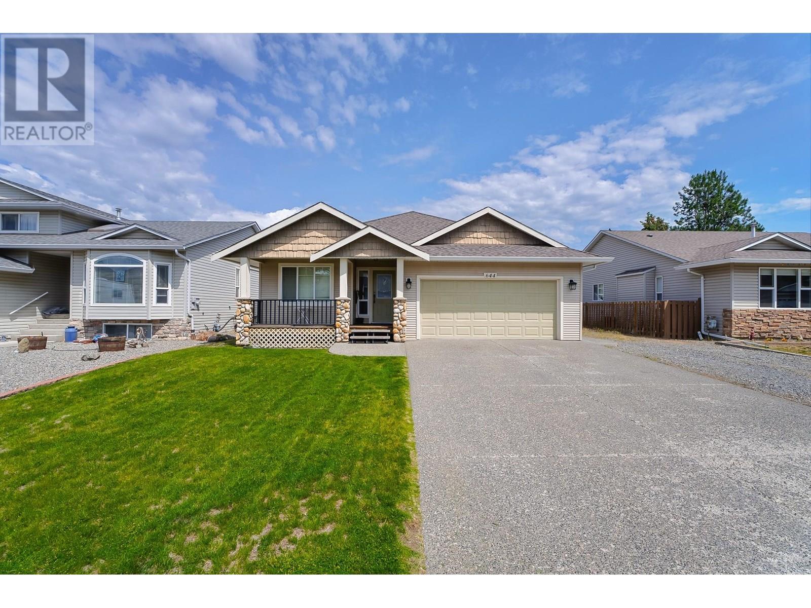 644 Cooper Place, Kamloops, British Columbia  V2B 8R7 - Photo 2 - 10350710