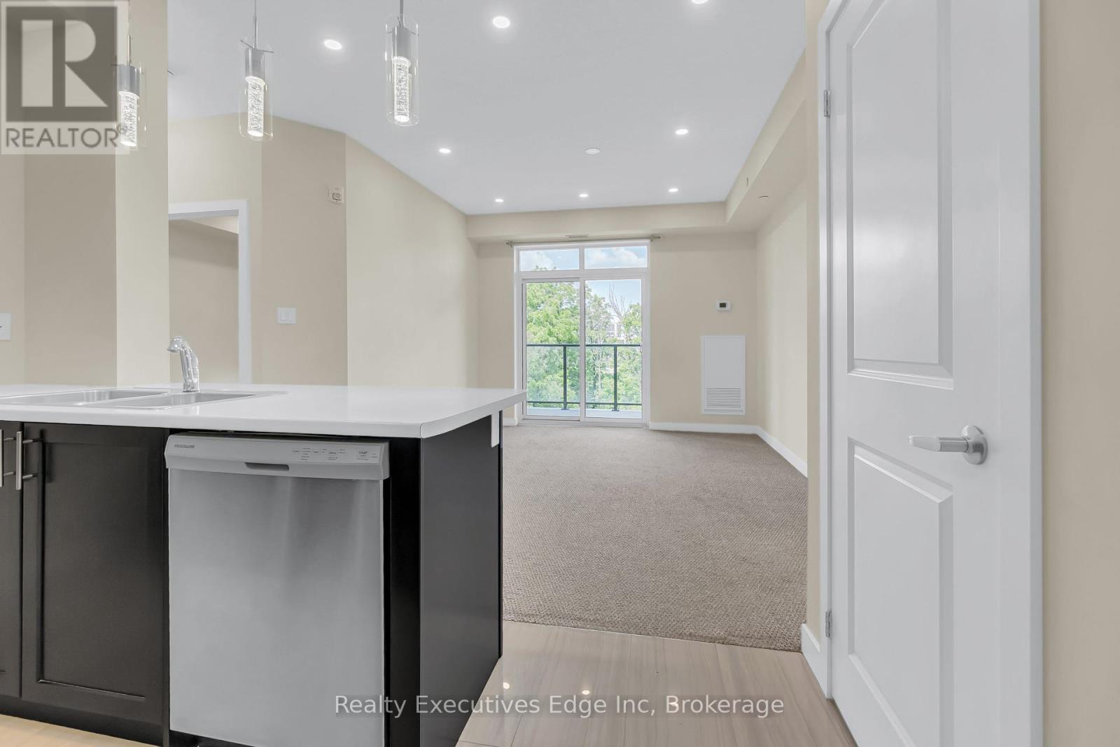 416 - 125 Shoreview Place, Hamilton, Ontario  L8E 0K3 - Photo 3 - X12213609