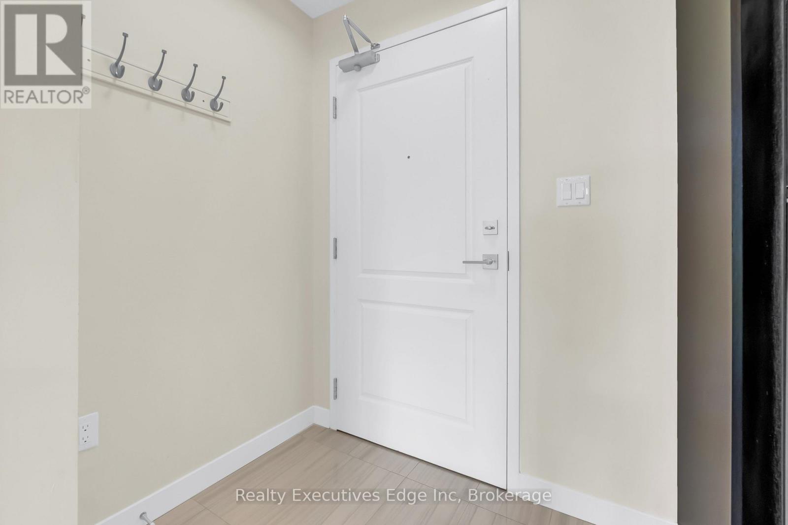 416 - 125 Shoreview Place, Hamilton, Ontario  L8E 0K3 - Photo 4 - X12213609