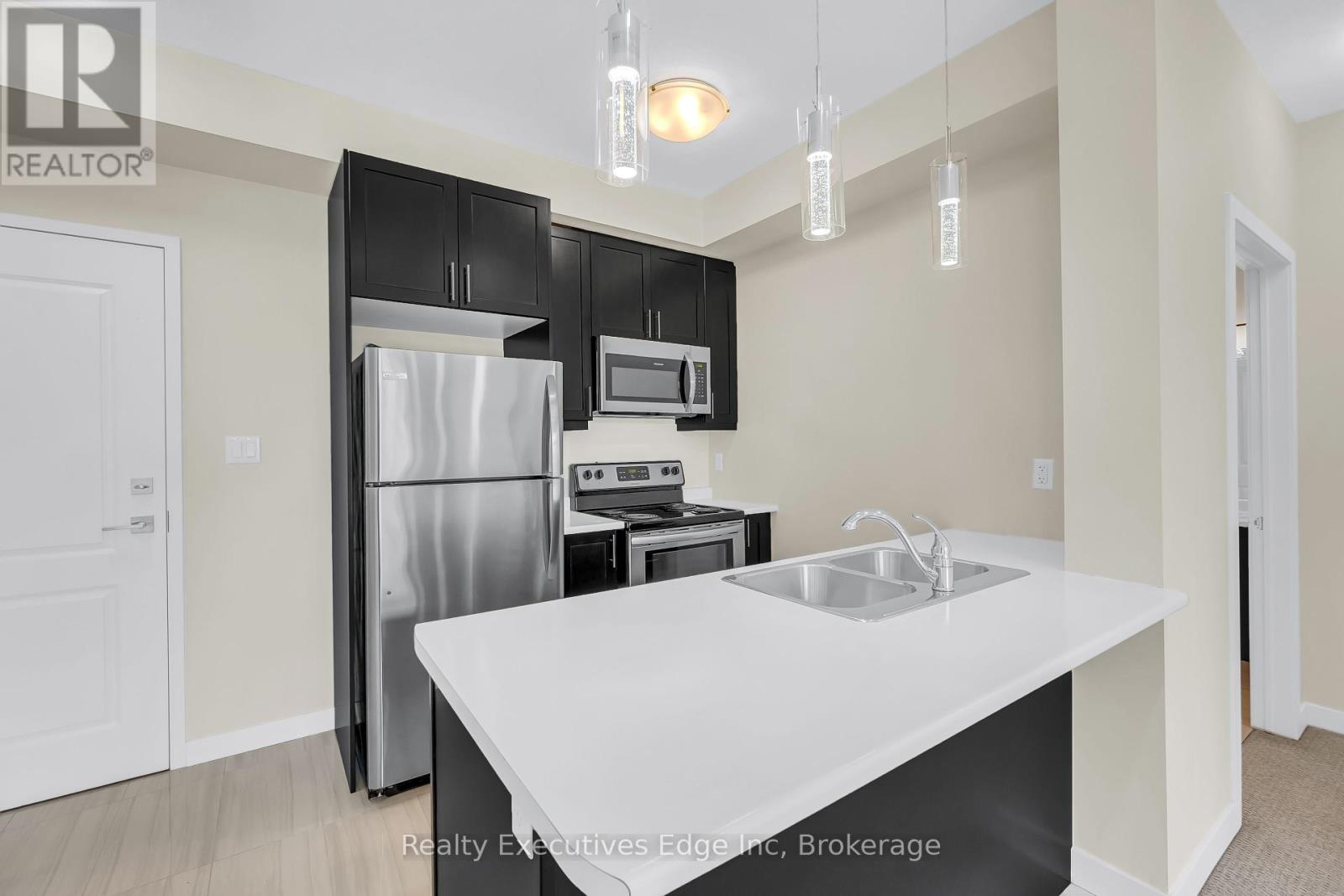 416 - 125 Shoreview Place, Hamilton, Ontario  L8E 0K3 - Photo 5 - X12213609