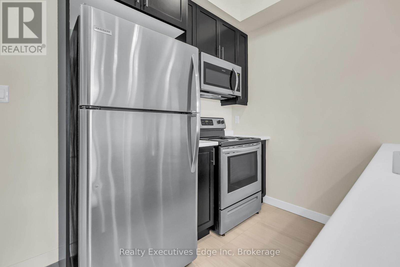416 - 125 Shoreview Place, Hamilton, Ontario  L8E 0K3 - Photo 6 - X12213609