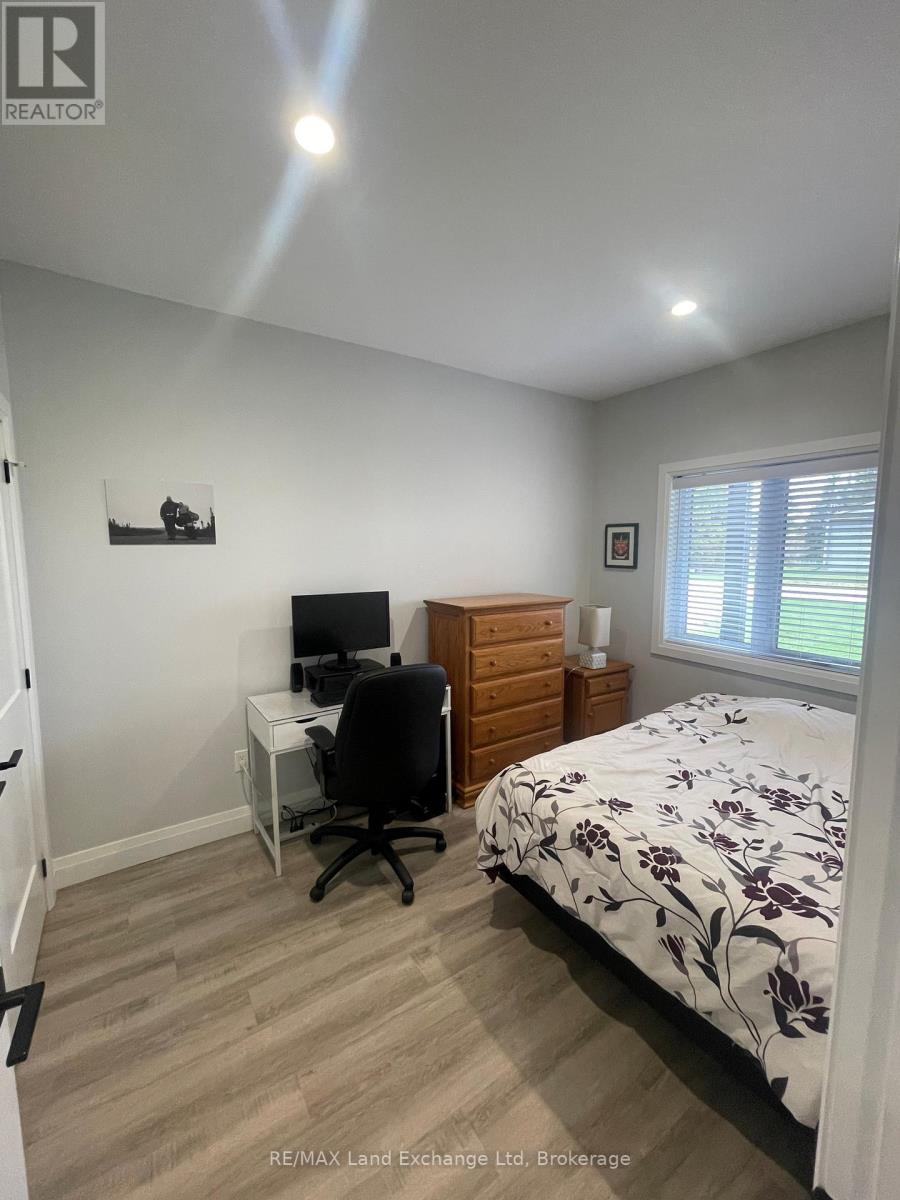 255 Albert Street, Huron East, Ontario  N0G 1H0 - Photo 14 - X12213709