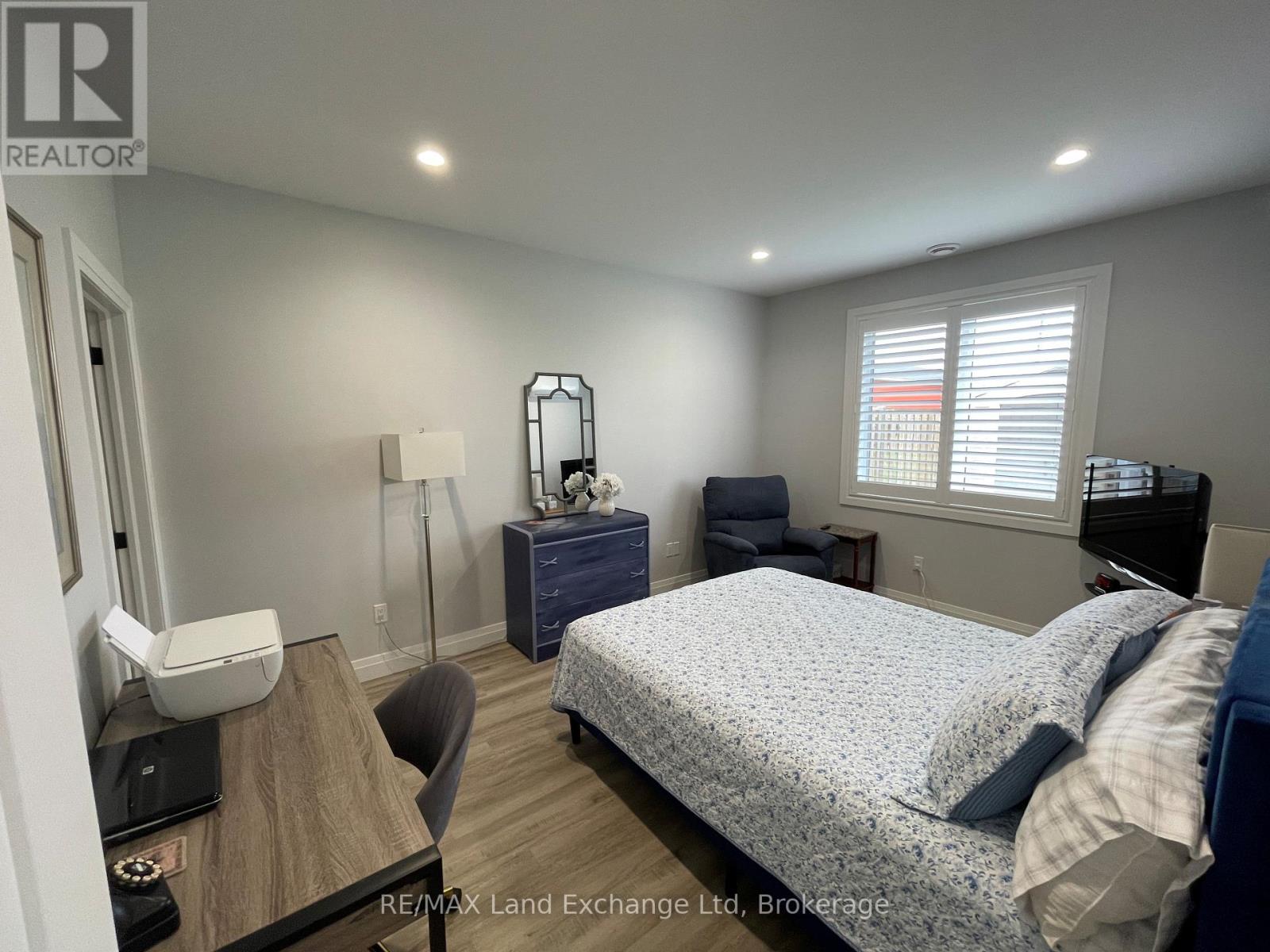 255 Albert Street, Huron East, Ontario  N0G 1H0 - Photo 17 - X12213709