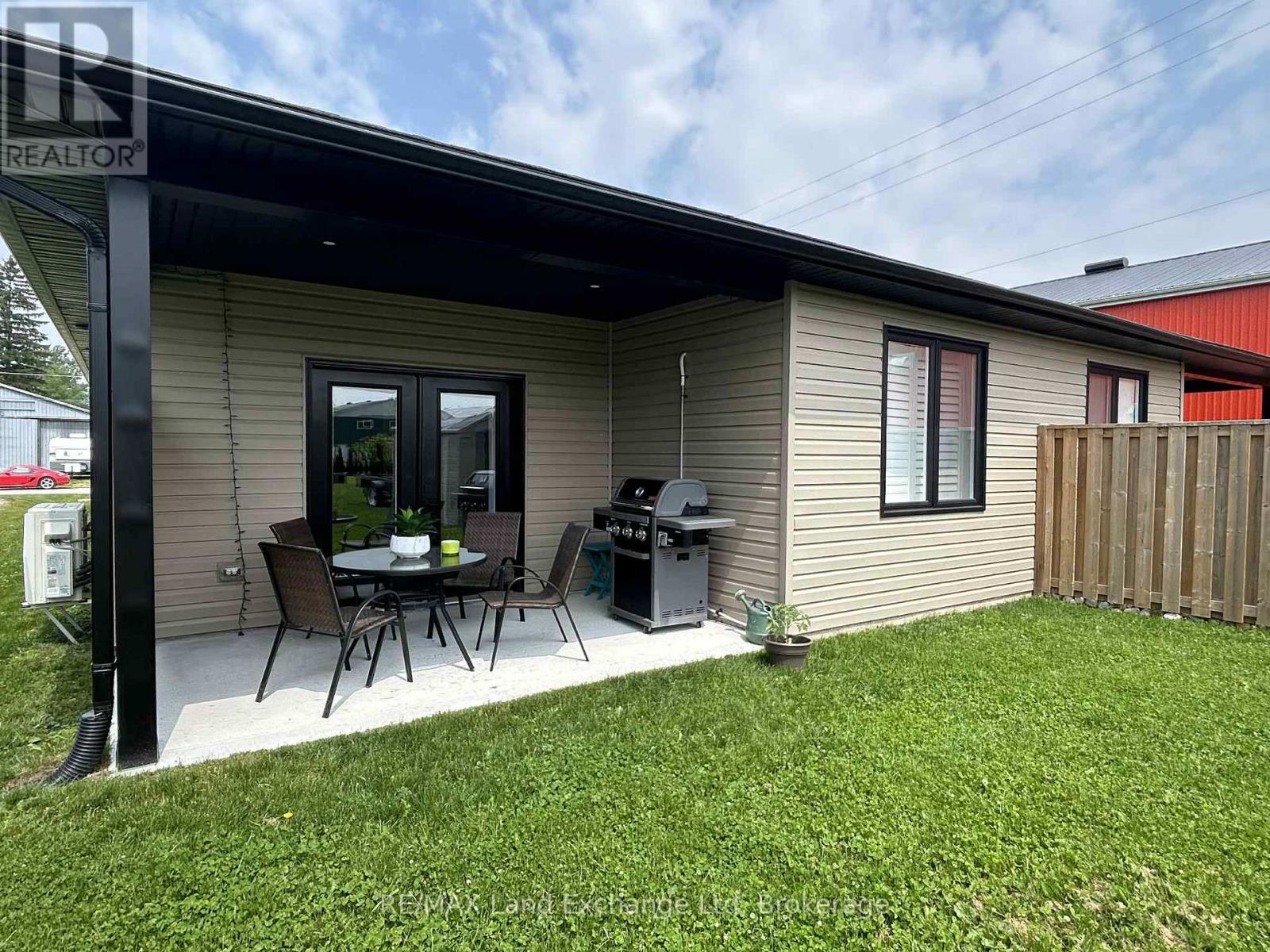 255 Albert Street, Huron East, Ontario  N0G 1H0 - Photo 19 - X12213709