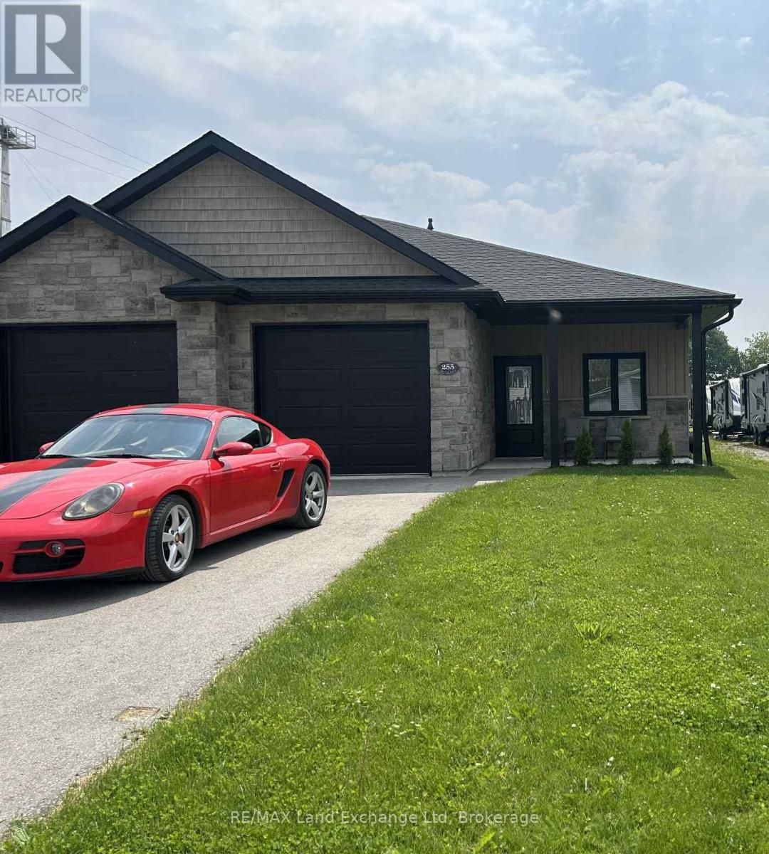 255 Albert Street, Huron East, Ontario  N0G 1H0 - Photo 3 - X12213709