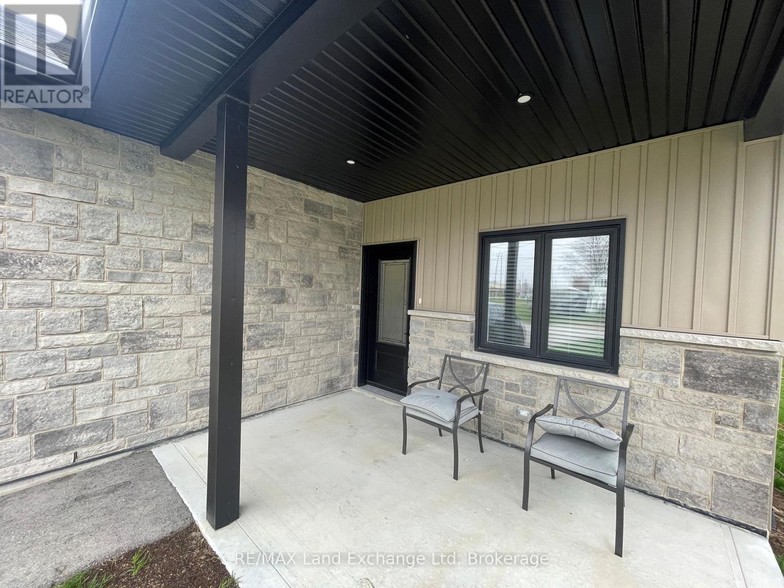 255 Albert Street, Huron East, Ontario  N0G 1H0 - Photo 5 - X12213709