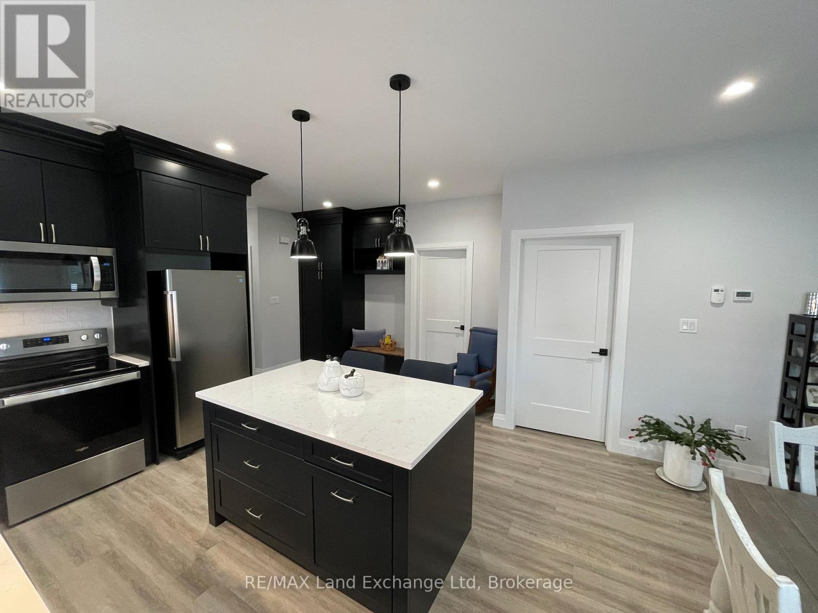 255 Albert Street, Huron East, Ontario  N0G 1H0 - Photo 9 - X12213709