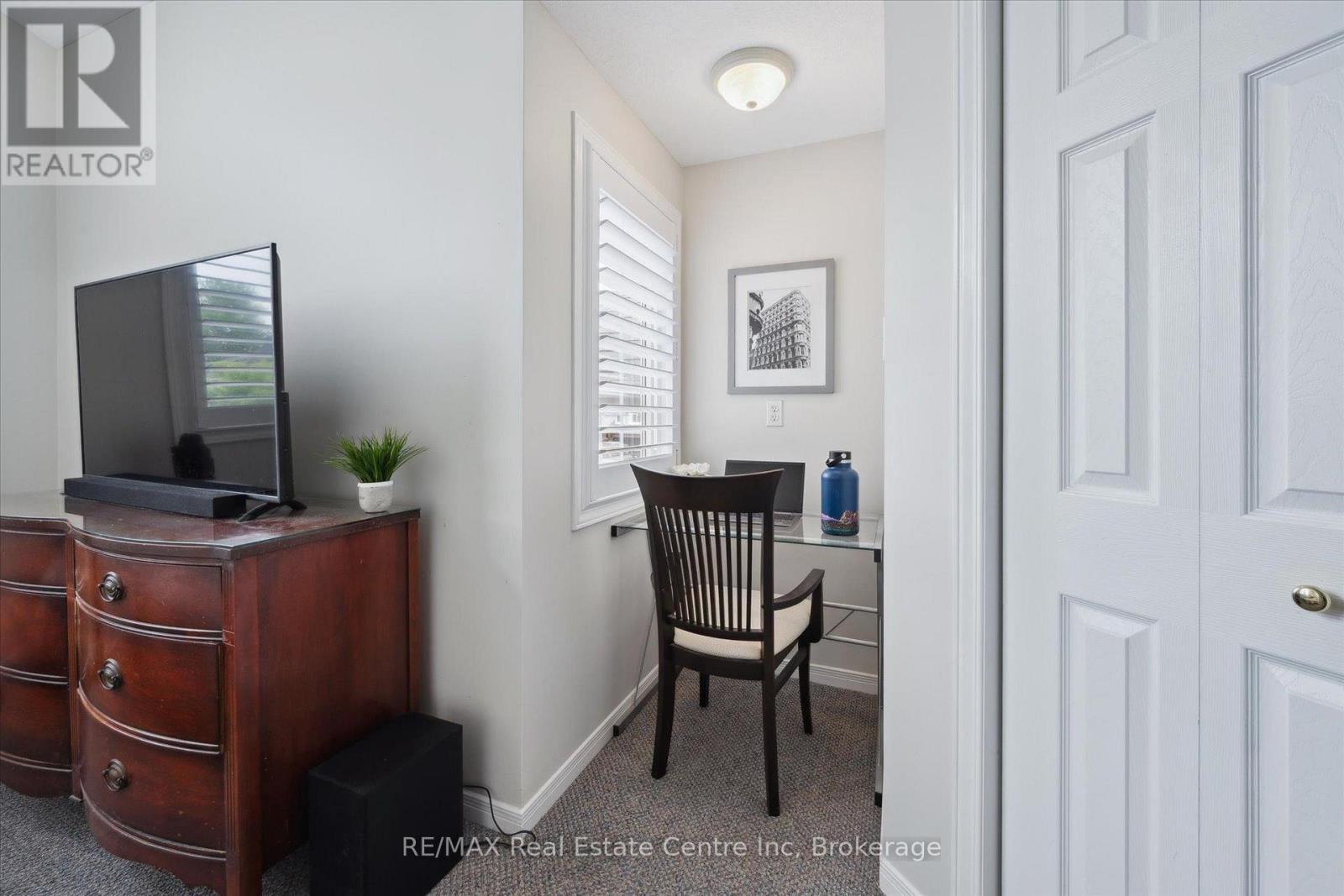 52 Camm Crescent, Guelph, Ontario  N1L 1K2 - Photo 16 - X12213743