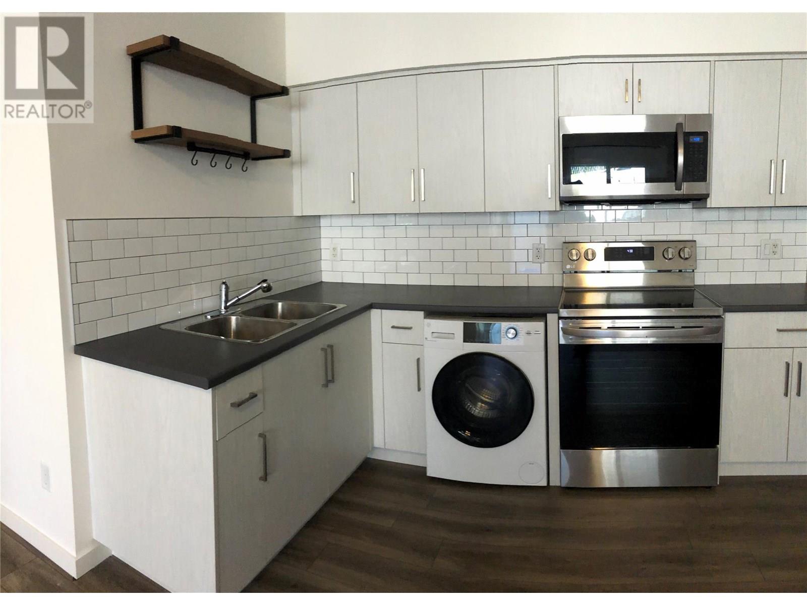 2092 Mountain View Avenue Unit# 120, Lumby, British Columbia  V0E 2G0 - Photo 6 - 10350934
