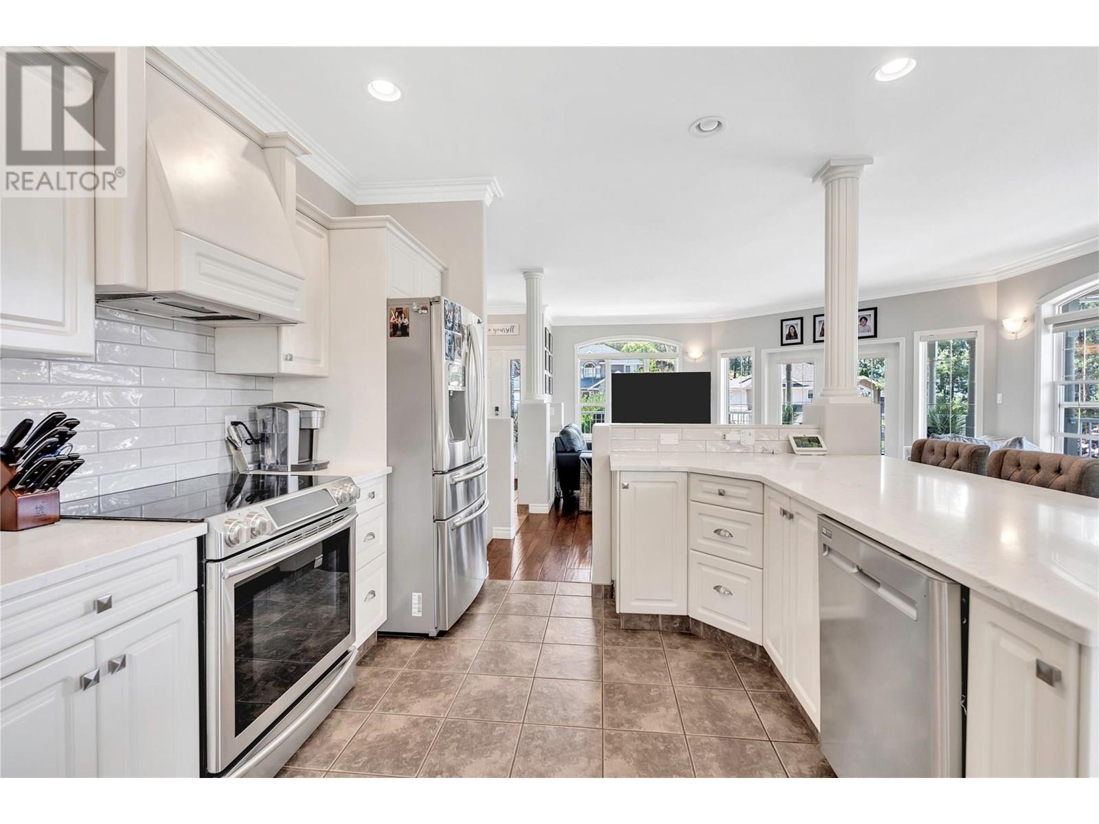 2956 Evergreen Drive, Penticton, British Columbia  V2A 9A8 - Photo 8 - 10351743