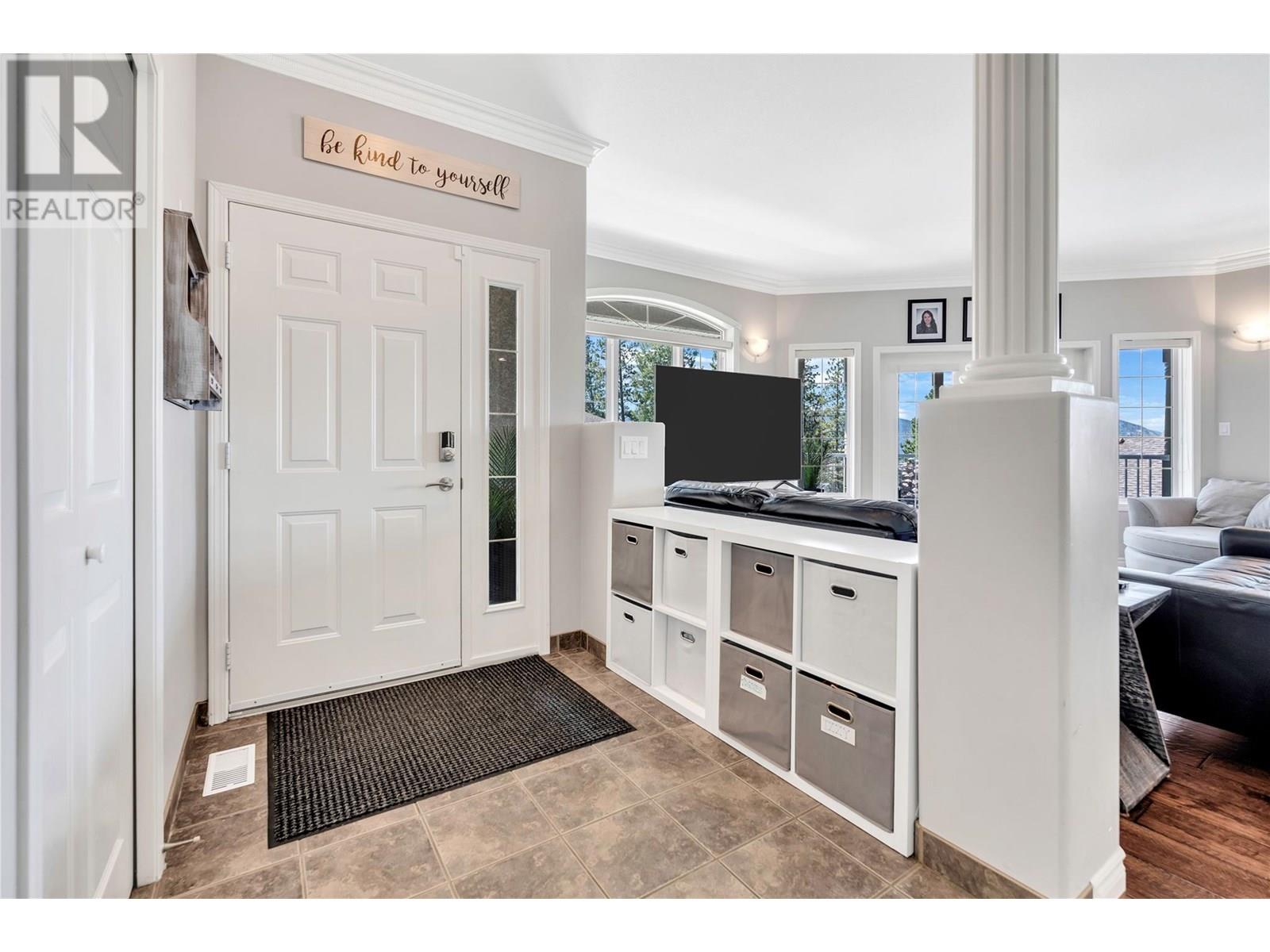 2956 Evergreen Drive, Penticton, British Columbia  V2A 9A8 - Photo 2 - 10351743