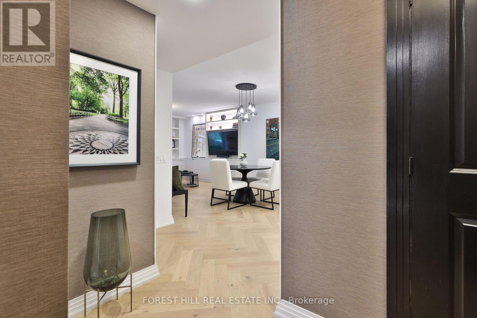 129 - 1 Benvenuto Place, Toronto, Ontario  M4V 2L1 - Photo 4 - C12213303