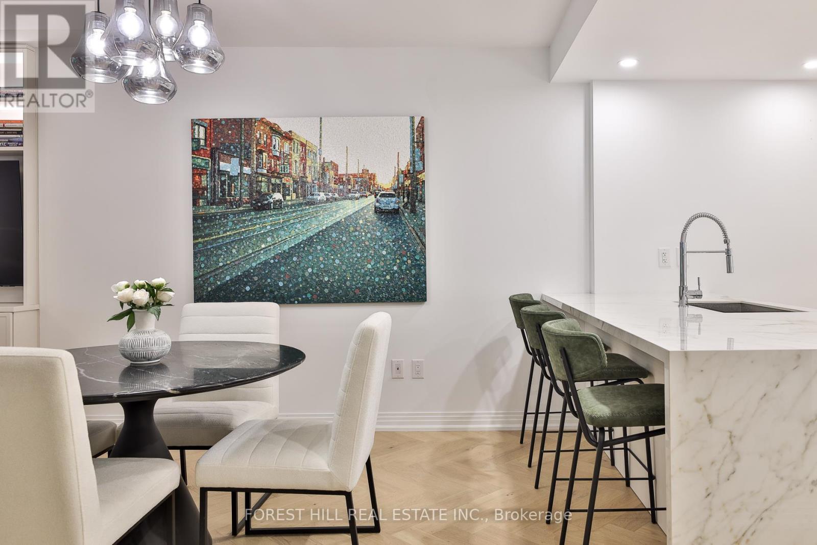 129 - 1 Benvenuto Place, Toronto, Ontario  M4V 2L1 - Photo 7 - C12213303