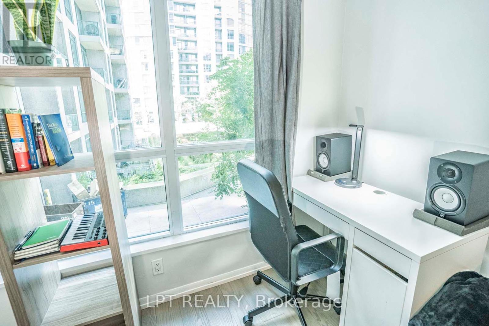 217 - 215 Fort York Boulevard, Toronto, Ontario  M5V 4A2 - Photo 13 - C12213347
