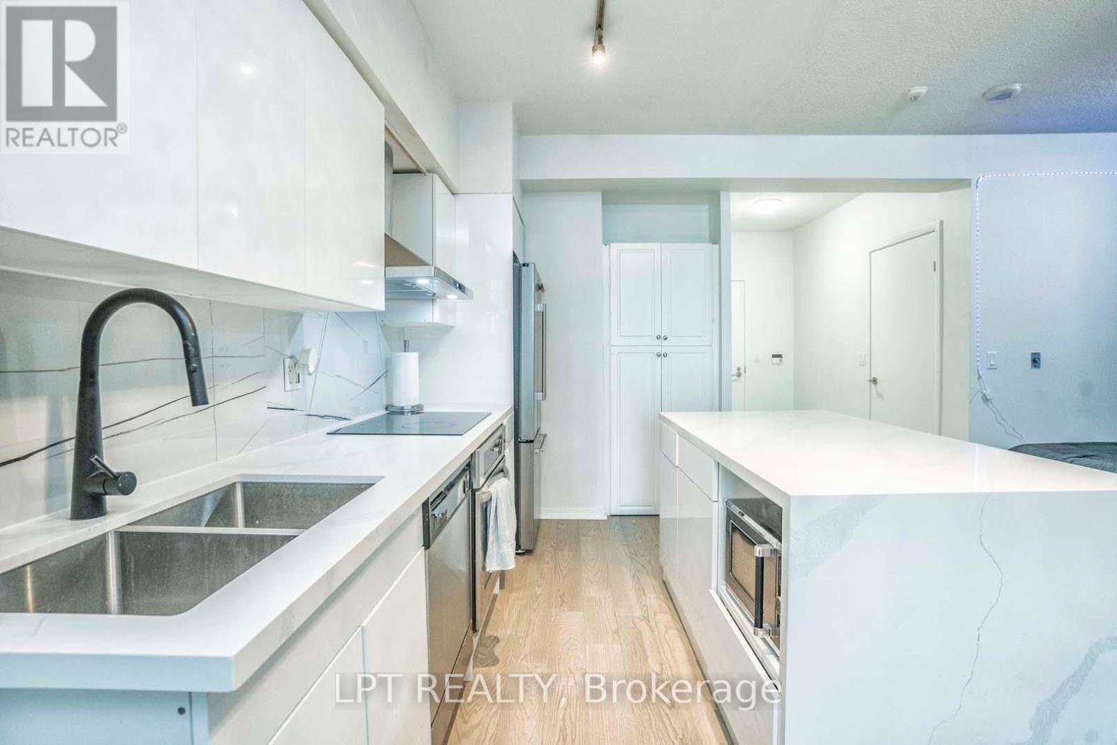217 - 215 Fort York Boulevard, Toronto, Ontario  M5V 4A2 - Photo 16 - C12213347