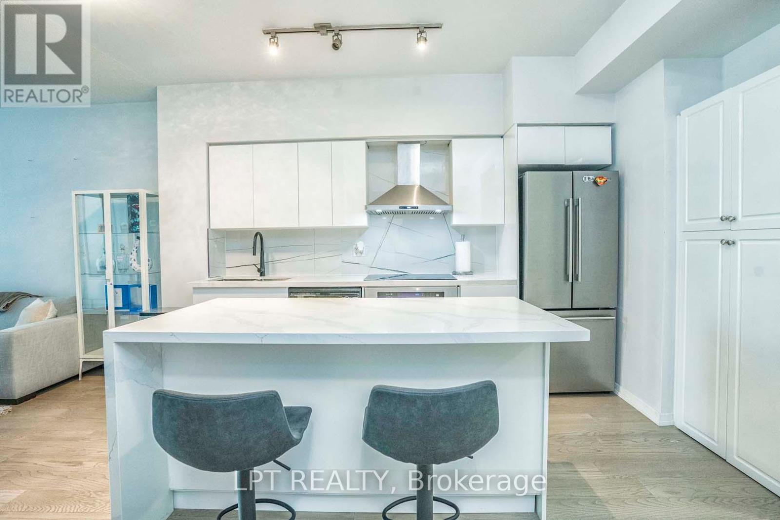 217 - 215 Fort York Boulevard, Toronto, Ontario  M5V 4A2 - Photo 18 - C12213347