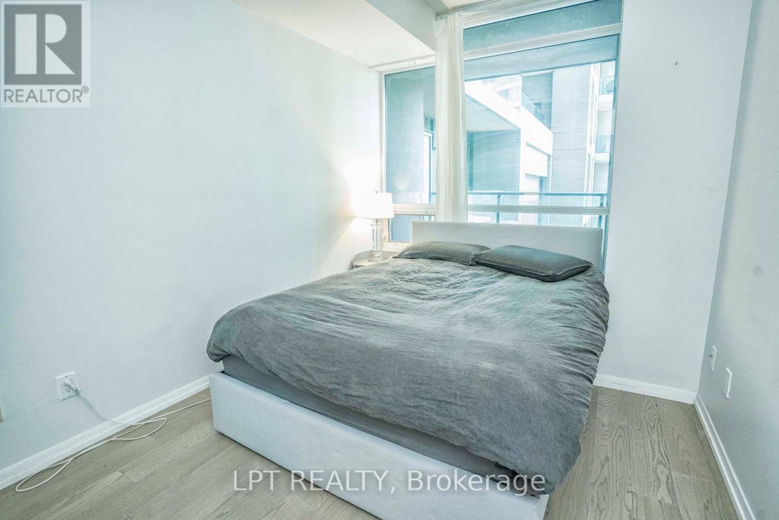 217 - 215 Fort York Boulevard, Toronto, Ontario  M5V 4A2 - Photo 19 - C12213347