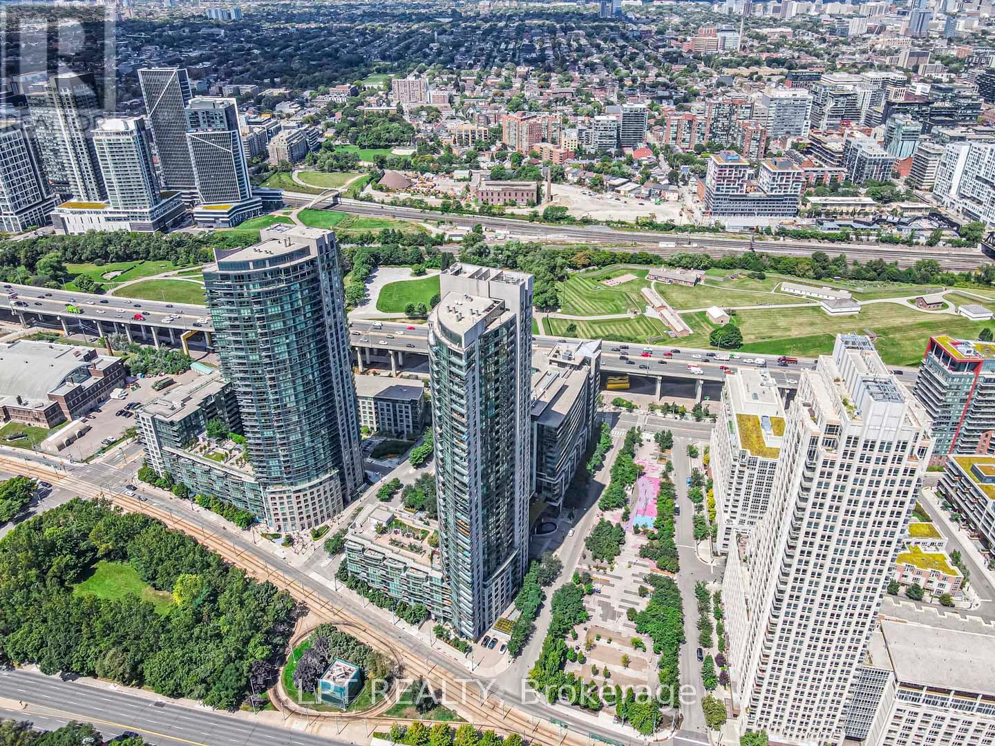 217 - 215 Fort York Boulevard, Toronto, Ontario  M5V 4A2 - Photo 2 - C12213347