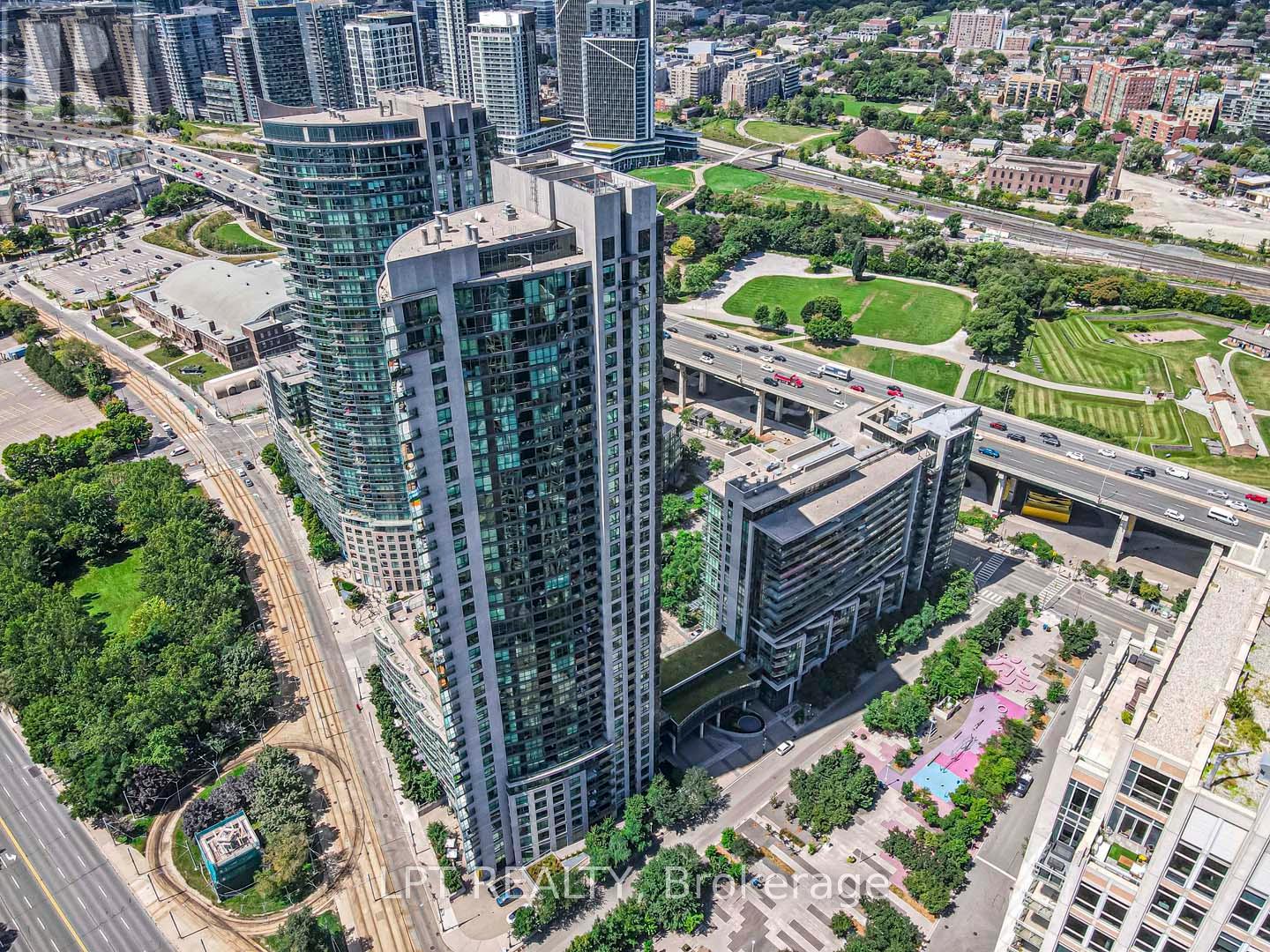 217 - 215 Fort York Boulevard, Toronto, Ontario  M5V 4A2 - Photo 28 - C12213347