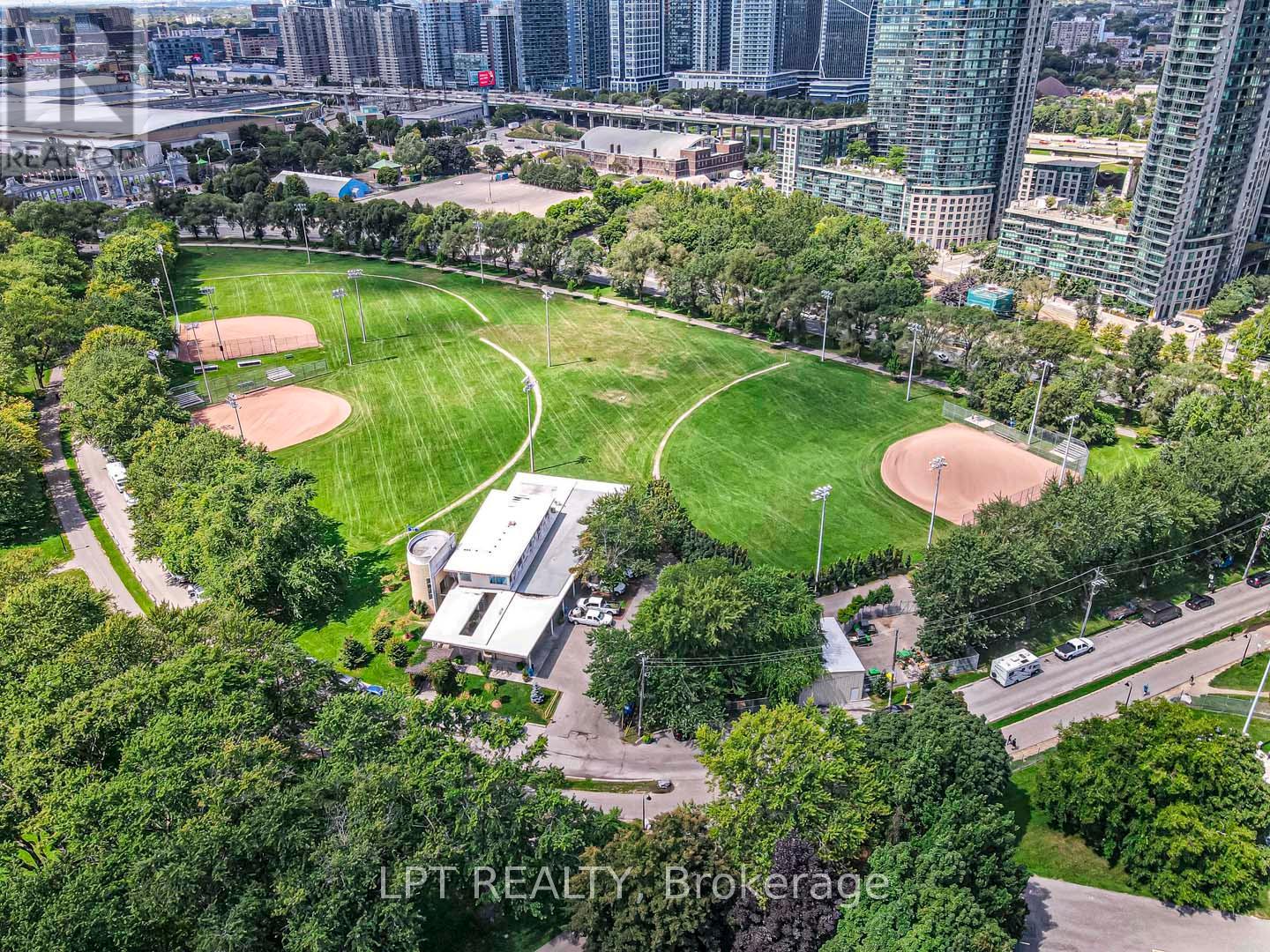 217 - 215 Fort York Boulevard, Toronto, Ontario  M5V 4A2 - Photo 36 - C12213347