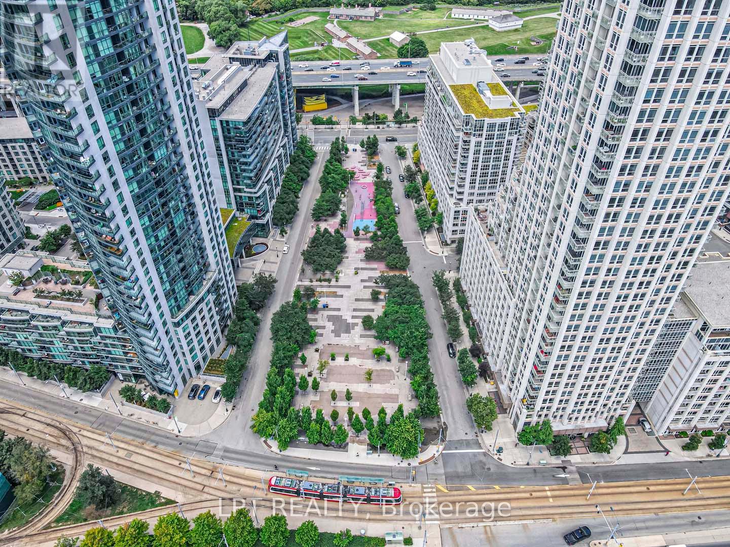 217 - 215 Fort York Boulevard, Toronto, Ontario  M5V 4A2 - Photo 37 - C12213347