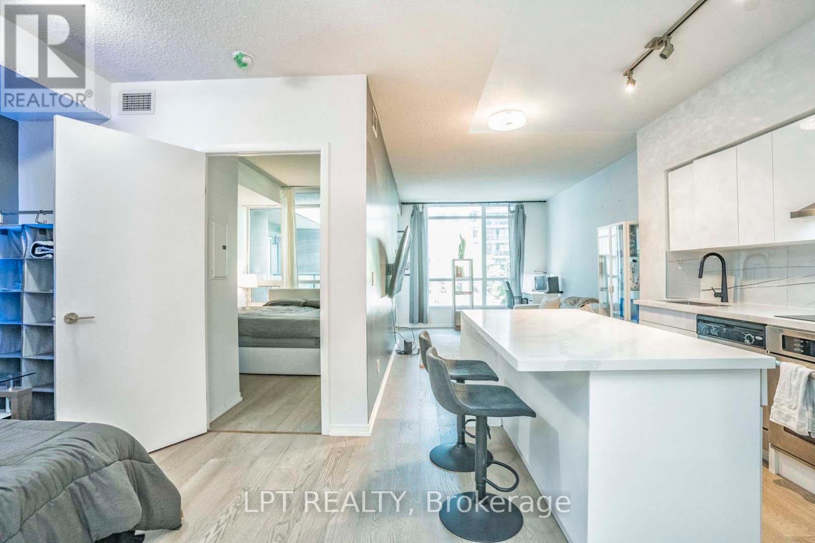 217 - 215 Fort York Boulevard, Toronto, Ontario  M5V 4A2 - Photo 7 - C12213347