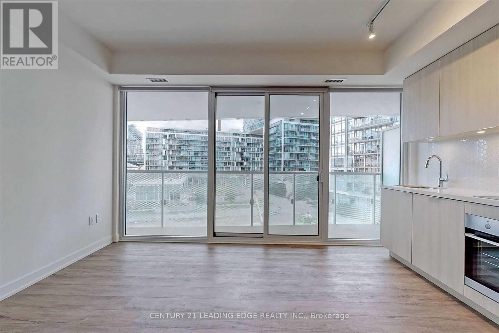 423 - 15 Queens Quay E, Toronto, Ontario  M5E 0C5 - Photo 6 - C12213352