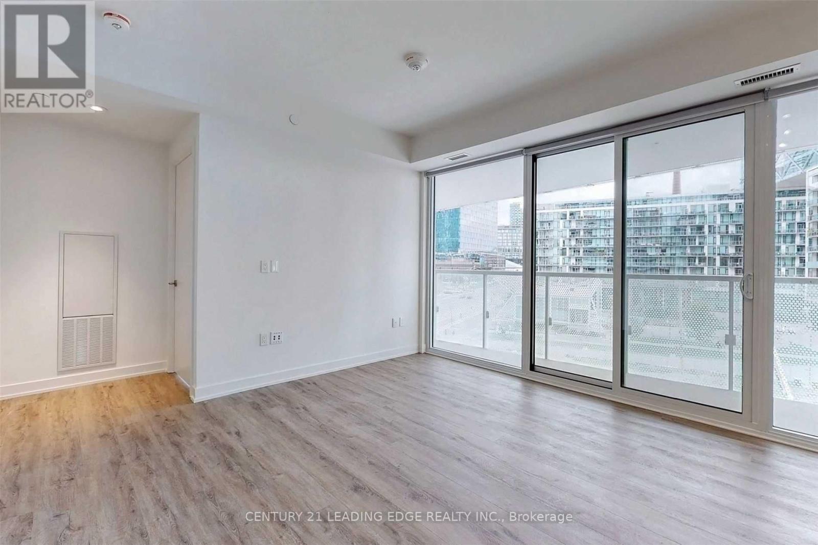 423 - 15 Queens Quay E, Toronto, Ontario  M5E 0C5 - Photo 8 - C12213352