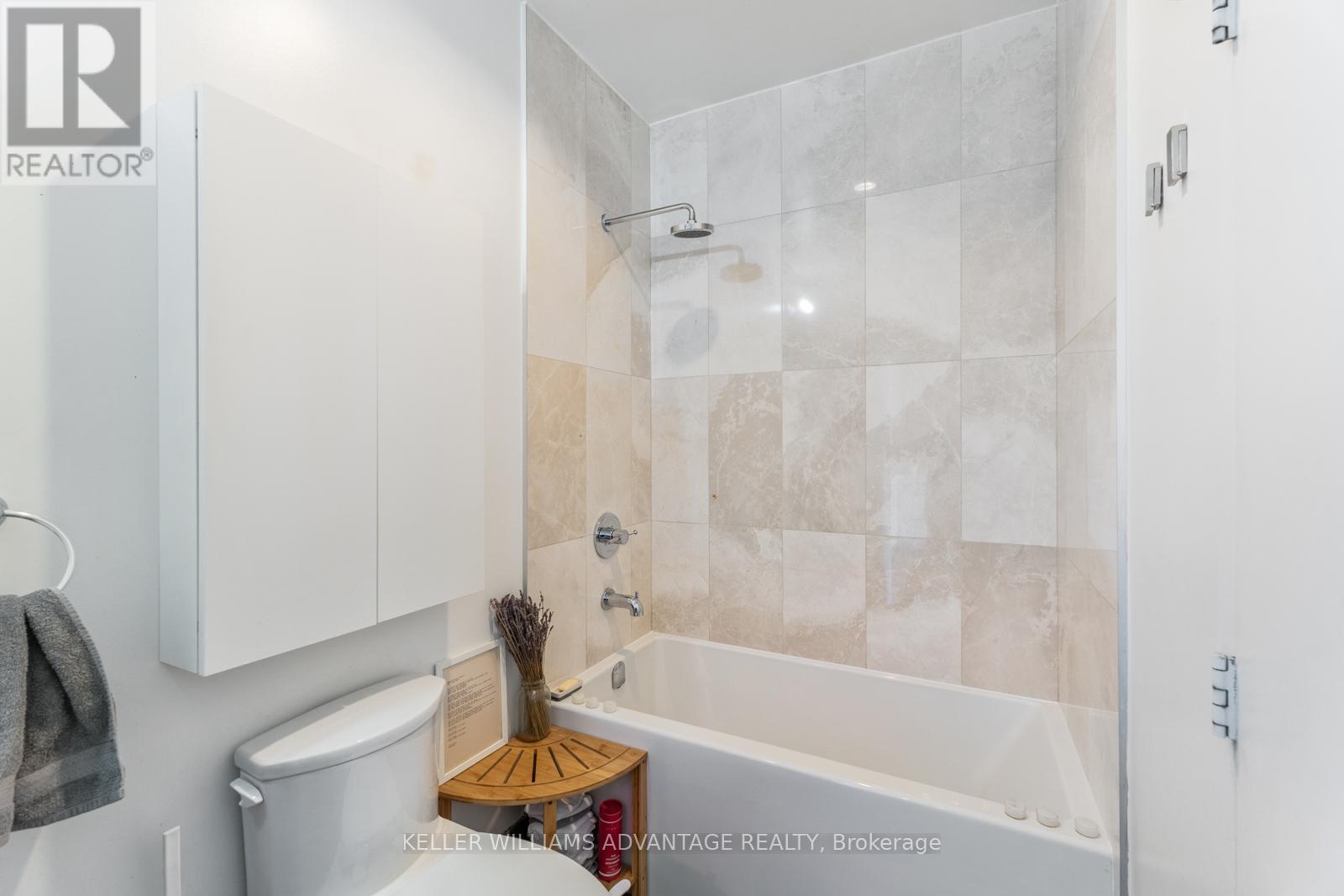 N1009 - 120 Bayview Avenue, Toronto, Ontario  M5A 3R7 - Photo 10 - C12213372