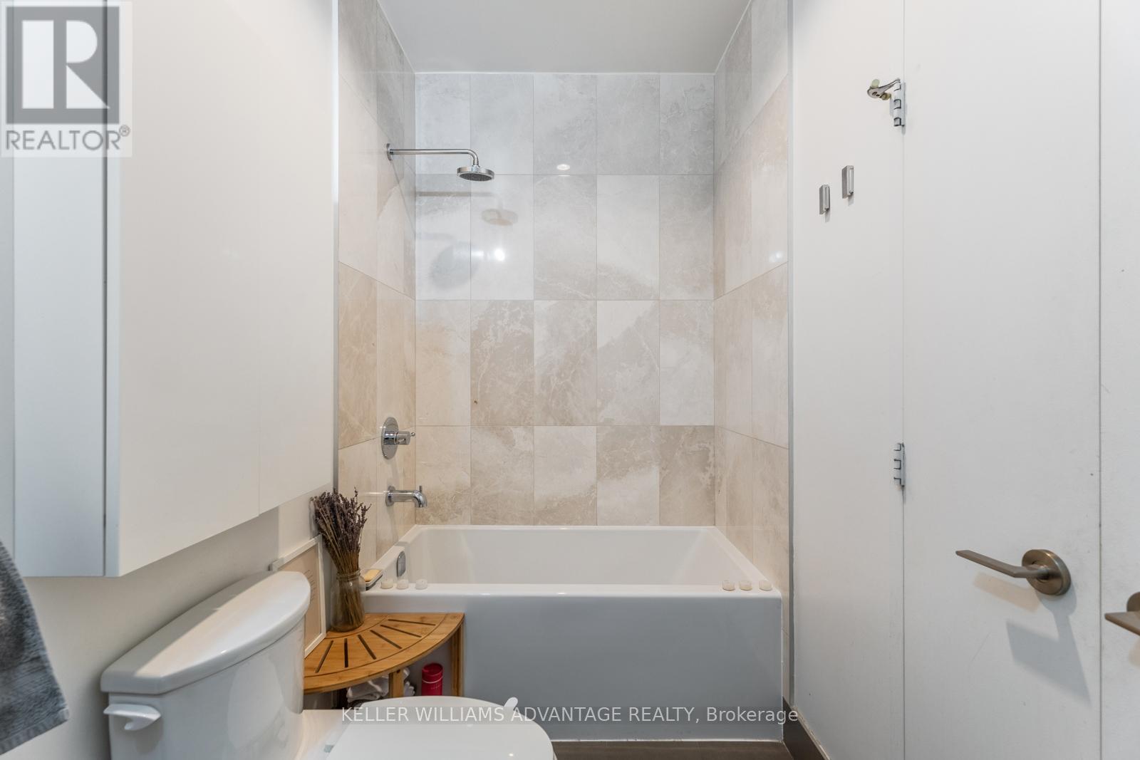 N1009 - 120 Bayview Avenue, Toronto, Ontario  M5A 3R7 - Photo 12 - C12213372