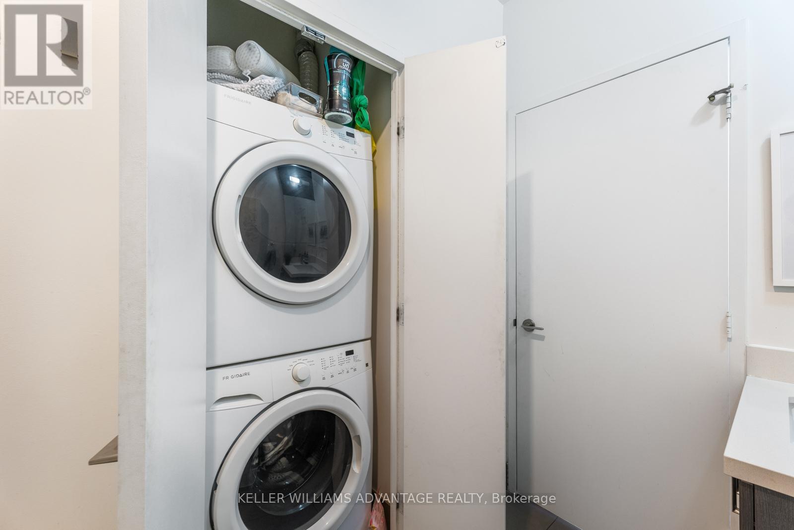 N1009 - 120 Bayview Avenue, Toronto, Ontario  M5A 3R7 - Photo 13 - C12213372