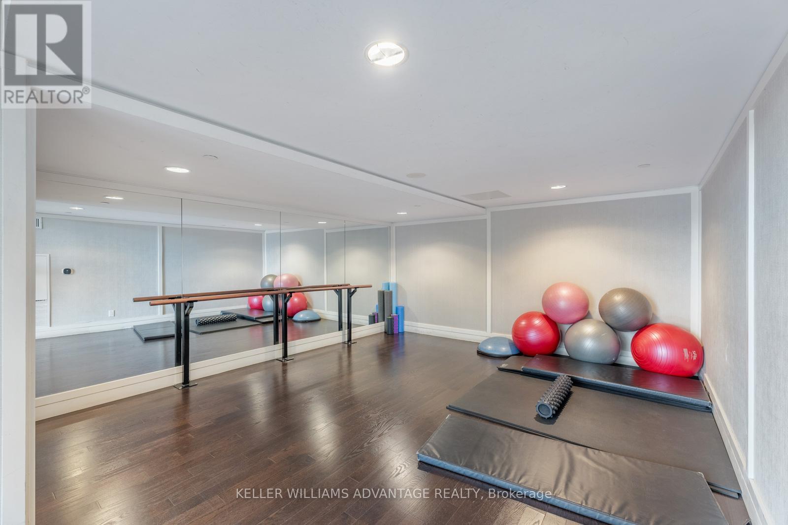 N1009 - 120 Bayview Avenue, Toronto, Ontario  M5A 3R7 - Photo 39 - C12213372