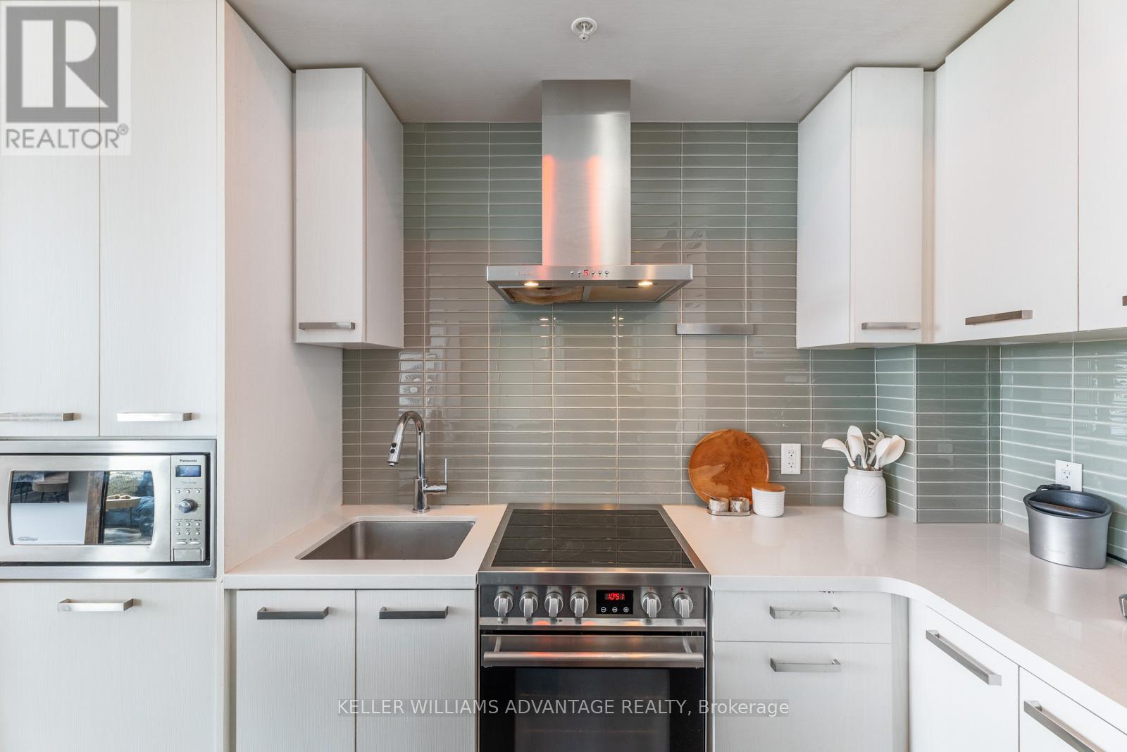 N1009 - 120 Bayview Avenue, Toronto, Ontario  M5A 3R7 - Photo 6 - C12213372
